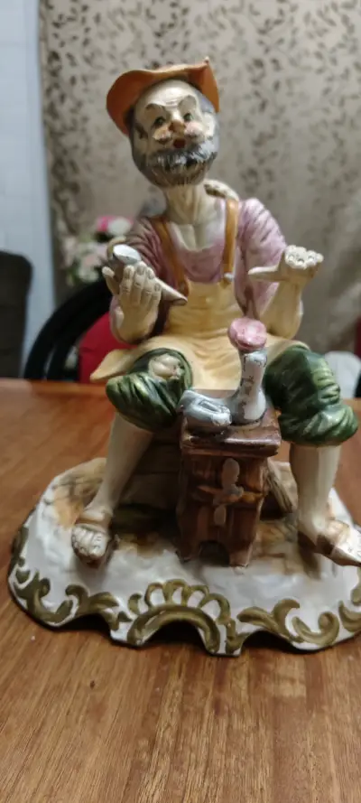 Figura  de Cerámica de Zapatero Capodimonte - miniatura 1