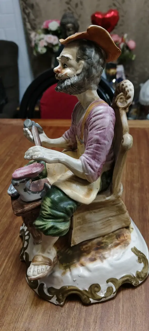 Figura  de Cerámica de Zapatero Capodimonte - 4