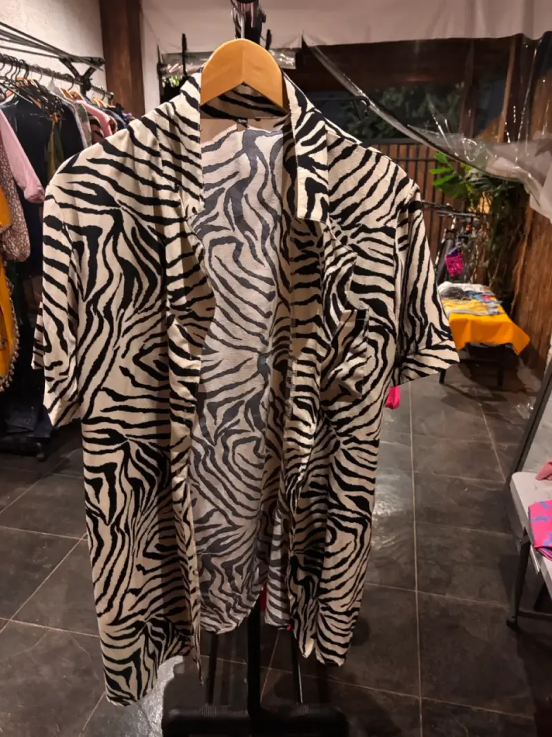 Kimono de mujer con estampado de cebra