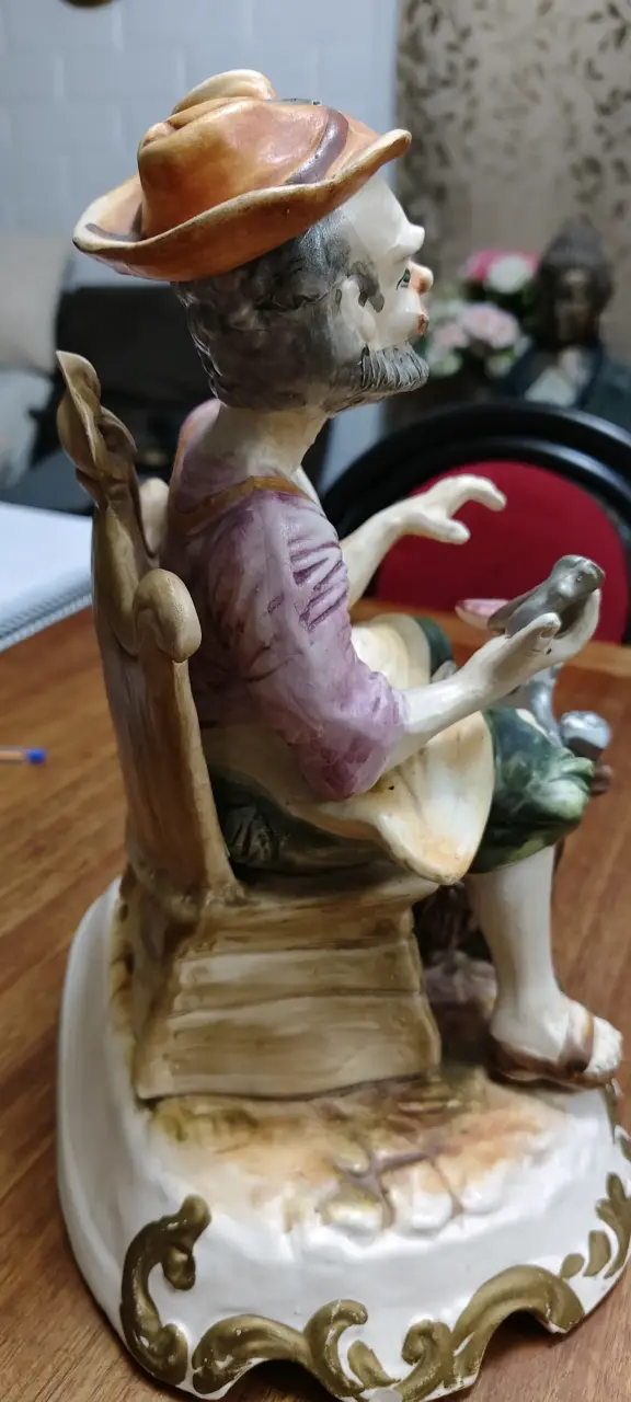 Figura  de Cerámica de Zapatero Capodimonte - 6