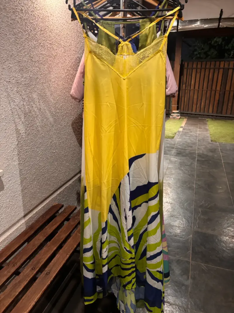 Vestido largo de verano amarillo con estampado