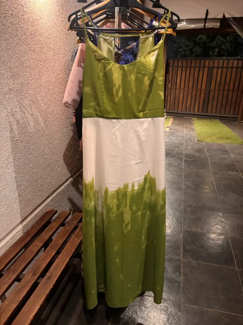 Vestido largo verde y blanco con tirantes - 1