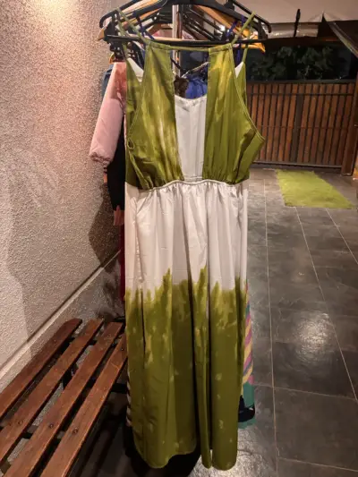 Vestido largo verde y blanco con tirantes - miniatura 2