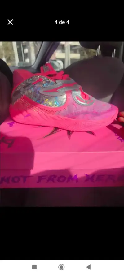 Zapatillas deportivas rosas con diseño holográfico - miniatura 1