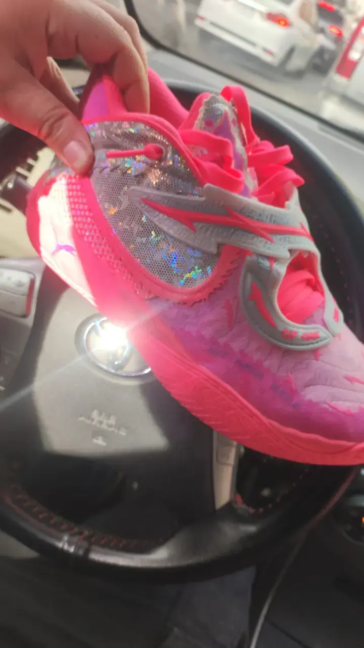 Zapatillas deportivas rosas con diseño holográfico - 2