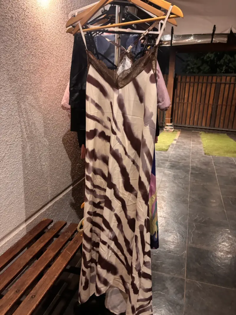 Vestido largo de tirantes con estampado animal print
