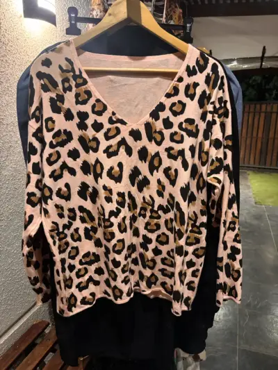 Polera de mujer estampado leopardo - miniatura 1