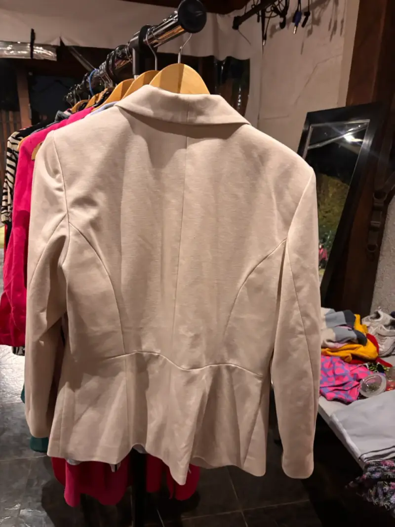 Blazer beige elegante para mujer talla 42 - 2
