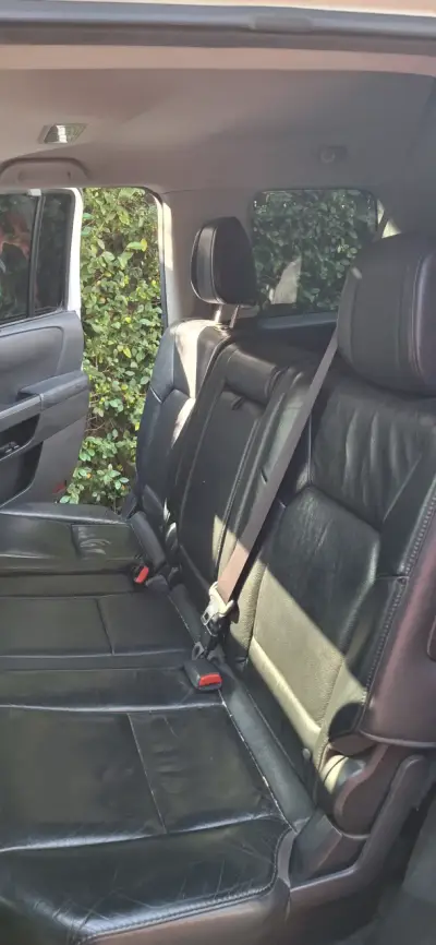 Camioneta SUV Honda Pilot blanca, full - miniatura 5