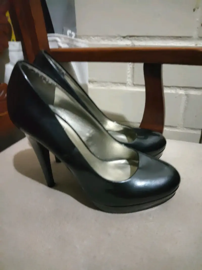 Zapatos de Tacón Alto Negros Guess - 2