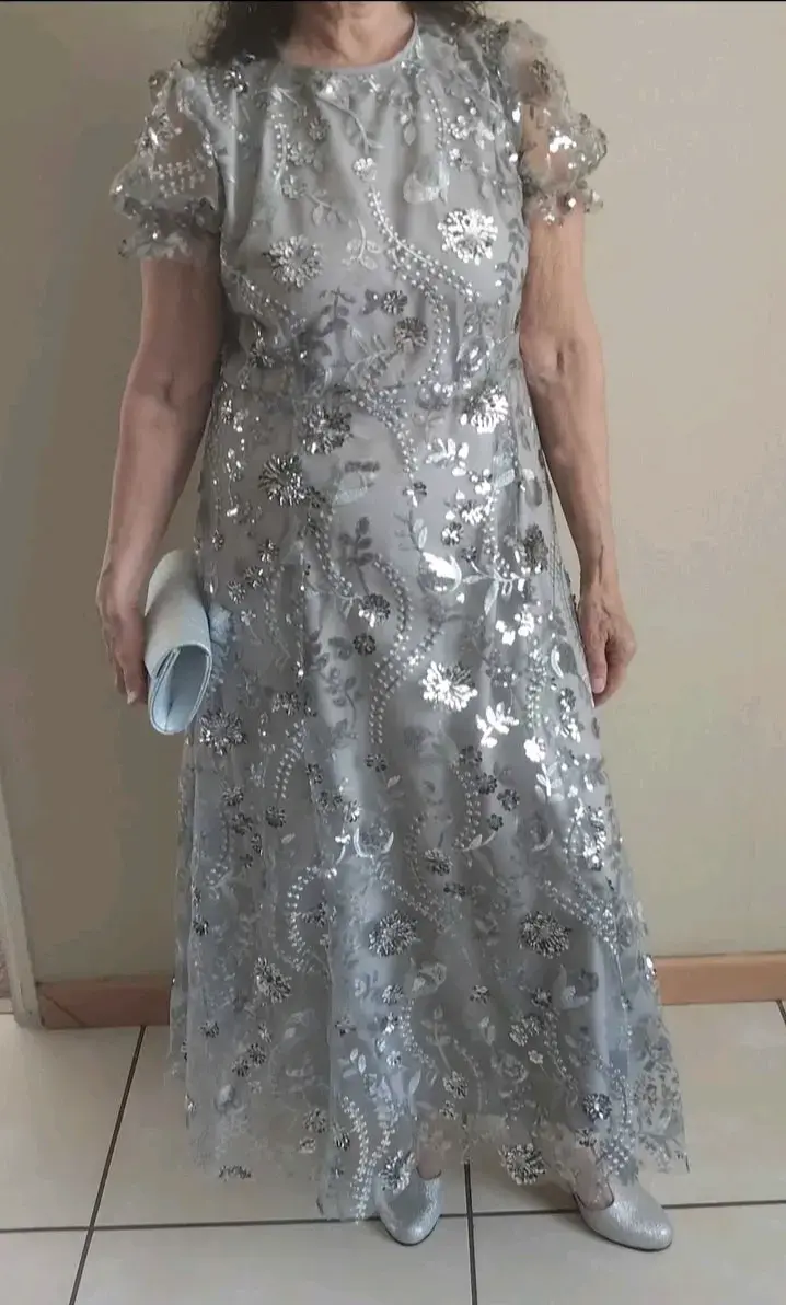 Vestido de fiesta largo plateado con lentejuelas - 2