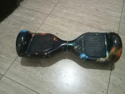 Hoverboard eléctrico con diseño espacial - miniatura 2