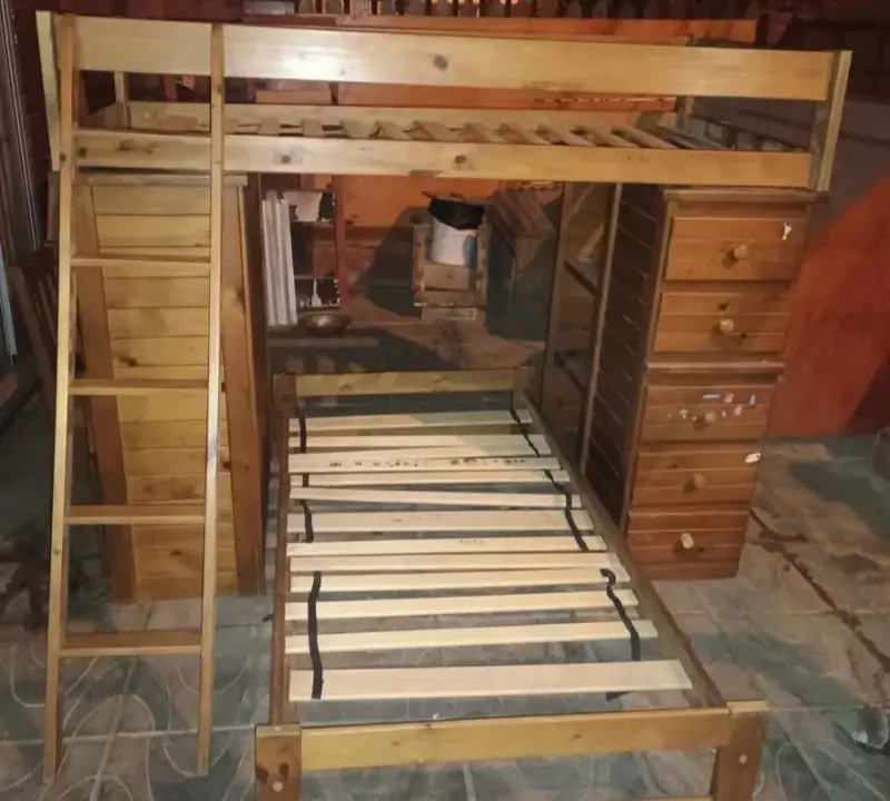 Camarote de madera con escritorio y cajonera - 1