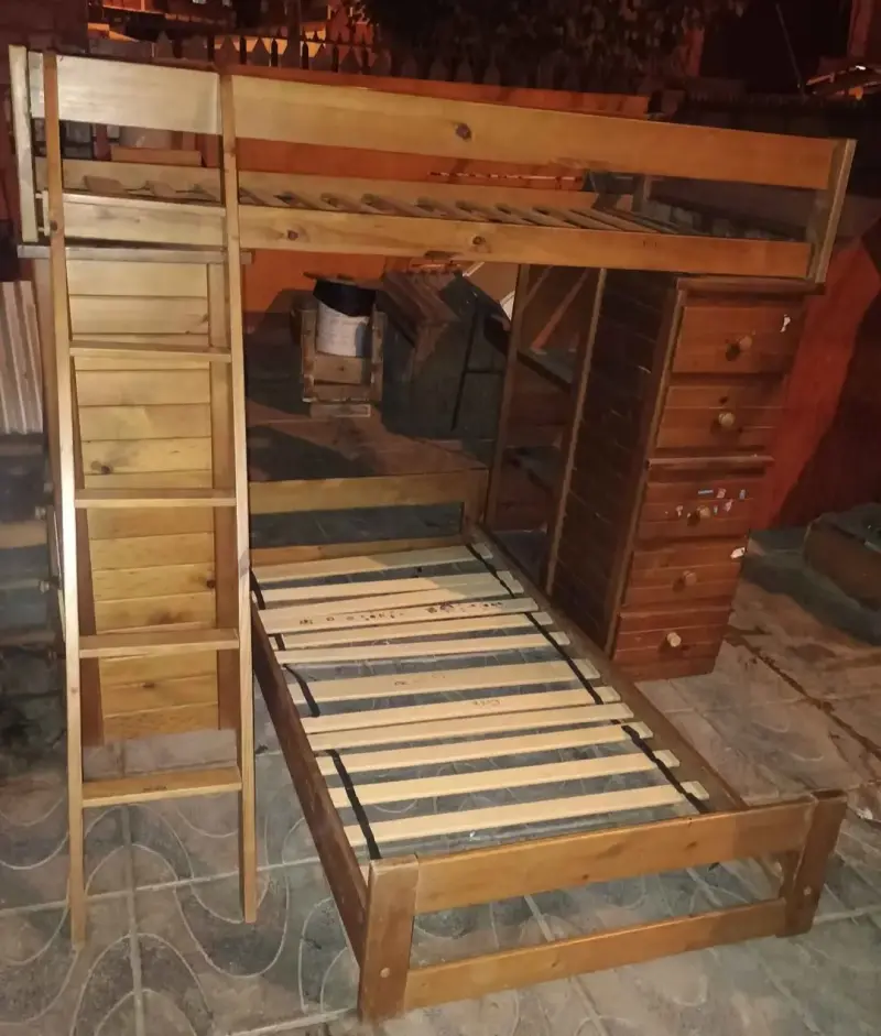 Camarote de madera con escritorio y cajonera - 2