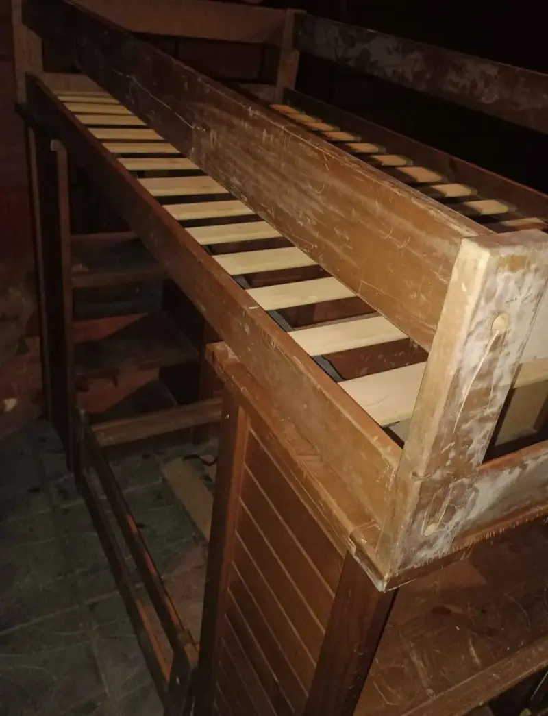 Camarote de madera con escritorio y cajonera - 3