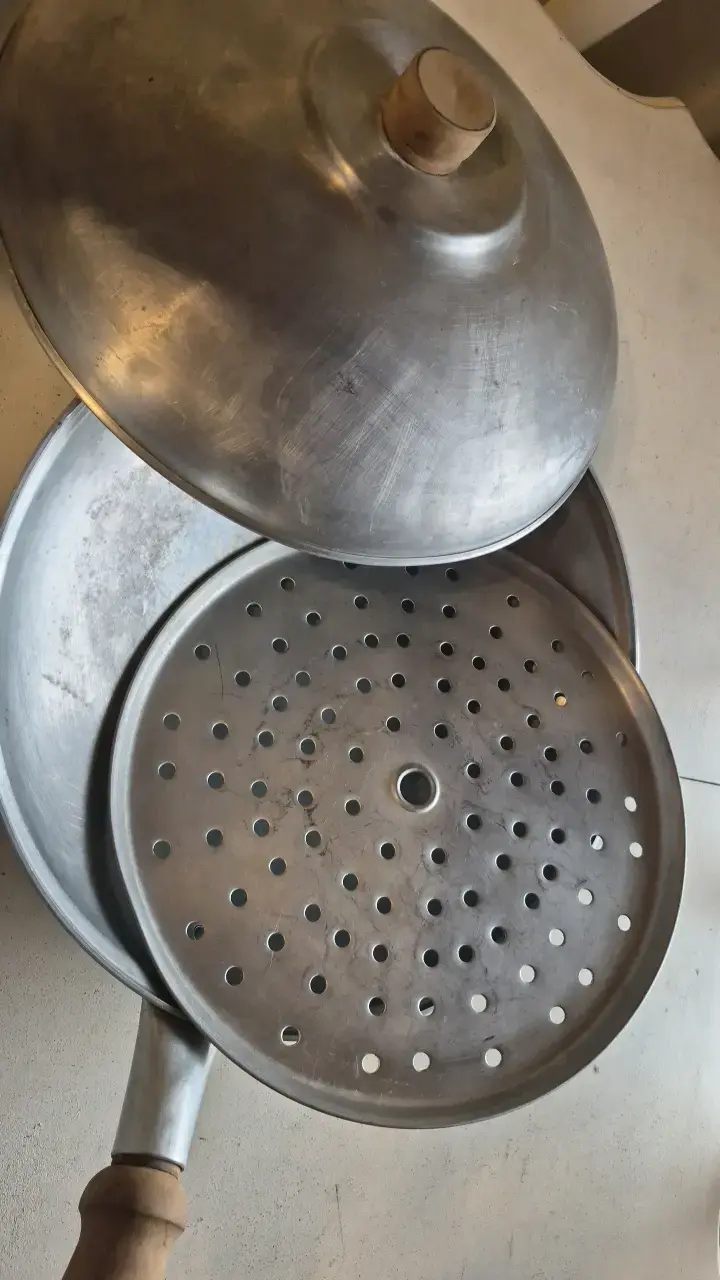 Vaporera de aluminio con tapa y mango de madera - 2