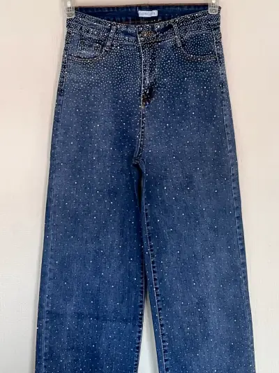 Jeans de mujer con diseño de cristales - miniatura 2