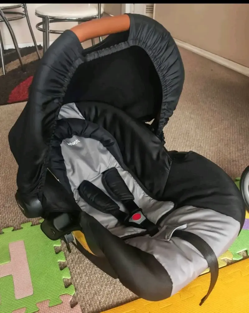 Coche de bebé Infanti negro con silla de auto - 4