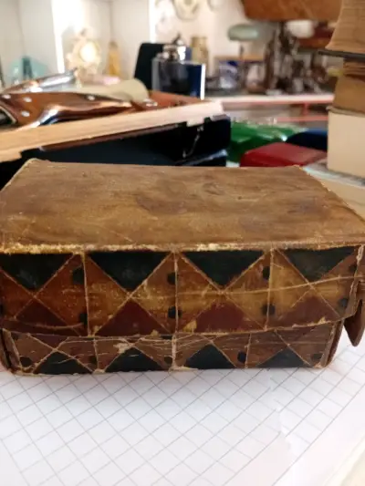 Petacas de cuero,coloniales con patrones . - miniatura 1