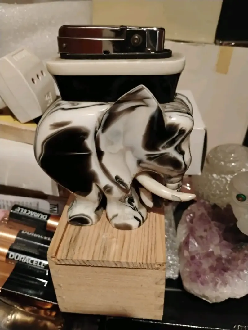 Encendedor de forma de elefante - 1
