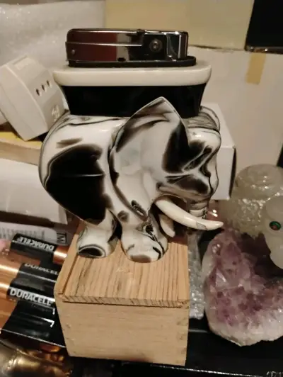 Encendedor de forma de elefante - miniatura 1
