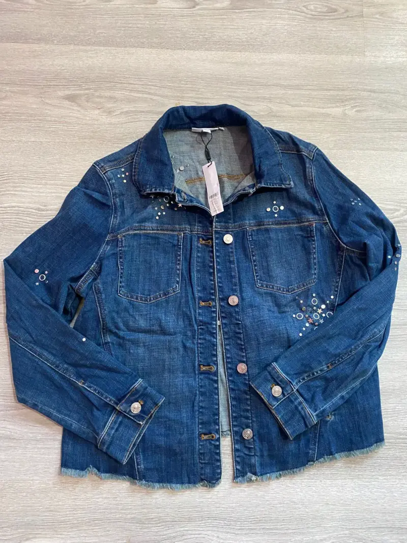 Chaqueta de mezclilla con detalles decorativos - 1