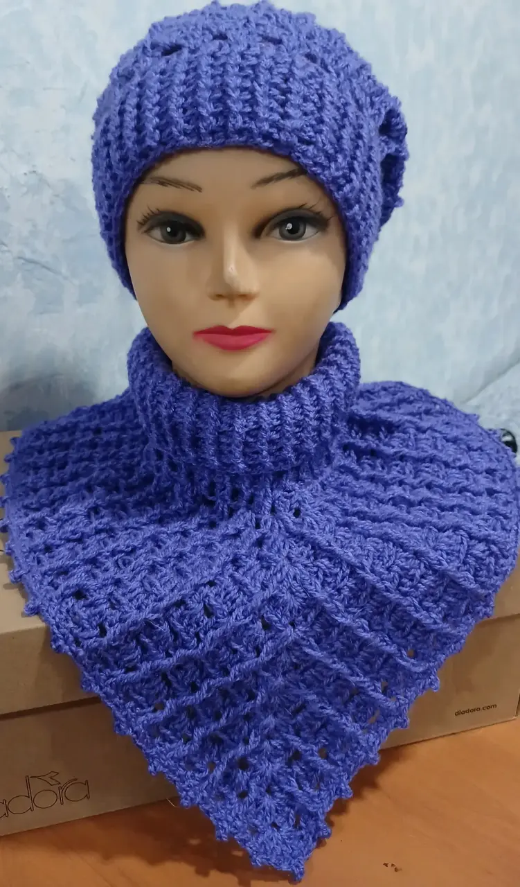 Set de gorro y cuello tejido a crochet color azul - 1