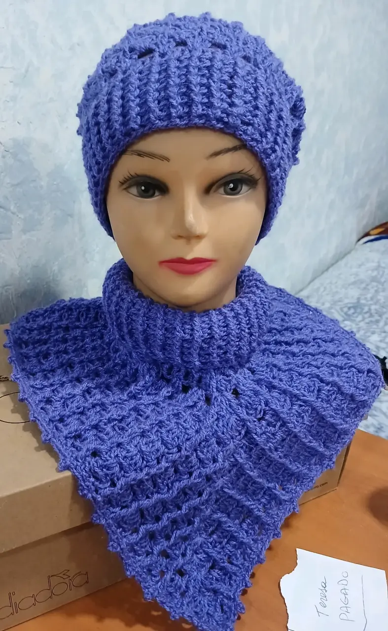 Set de gorro y cuello tejido a crochet color azul - 2