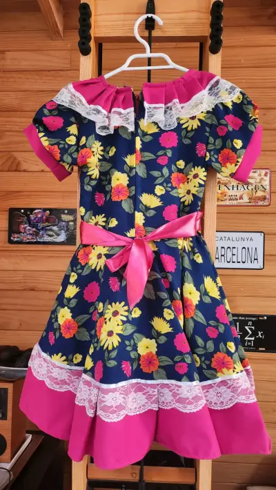 Vestido de huasa  con flores y encaje para niña - miniatura 1