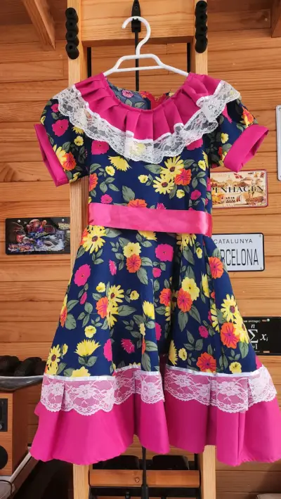 Vestido de huasa  con flores y encaje para niña - miniatura 2