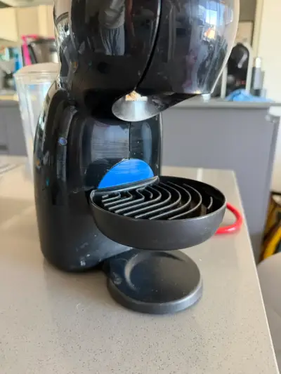 Cafetera Dolce Gusto Negra - miniatura 3