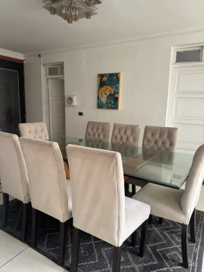 Juego de comedor con mesa de vidrio y sillas acolchadas - 2