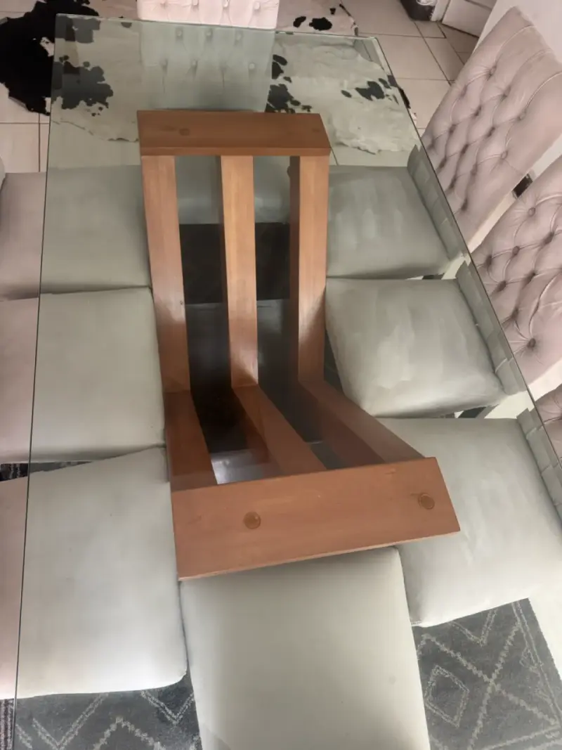 Juego de comedor con mesa de vidrio y sillas acolchadas - 4