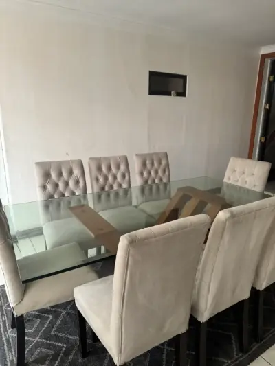 Juego de comedor con mesa de vidrio y sillas acolchadas - miniatura 5