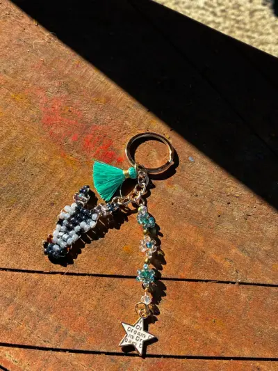 Llavero artesanal de caballo personalizado - miniatura 1