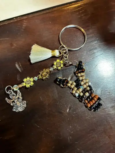 Llavero artesanal de caballo personalizado - miniatura 3