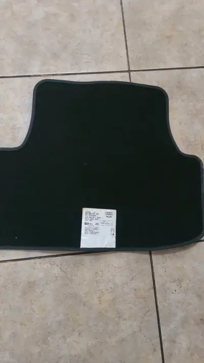 Juego de Alfombras para auto Audi A3 negras - miniatura 1