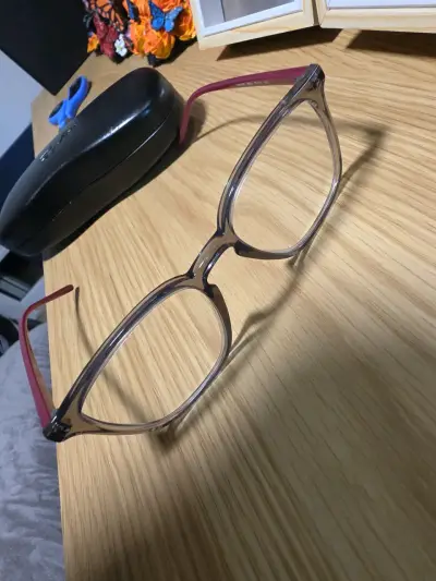 Lentes ópticos Ray-Ban con marco transparente y patillas rojas - miniatura 2