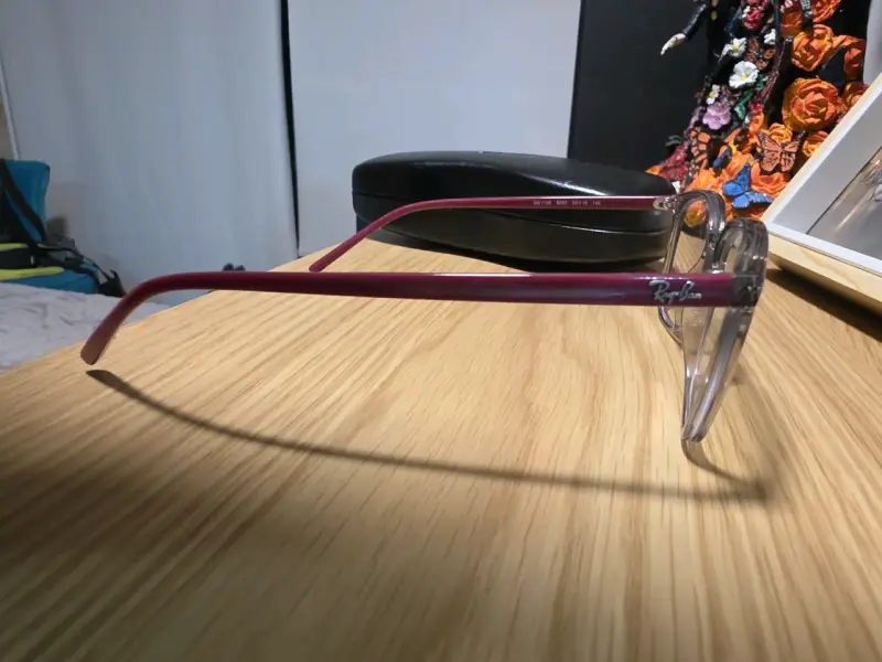 Lentes ópticos Ray-Ban con marco transparente y patillas rojas - 3
