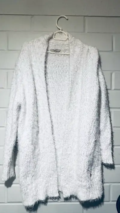 Cárdigan blanco de lana suave para mujer - miniatura 1