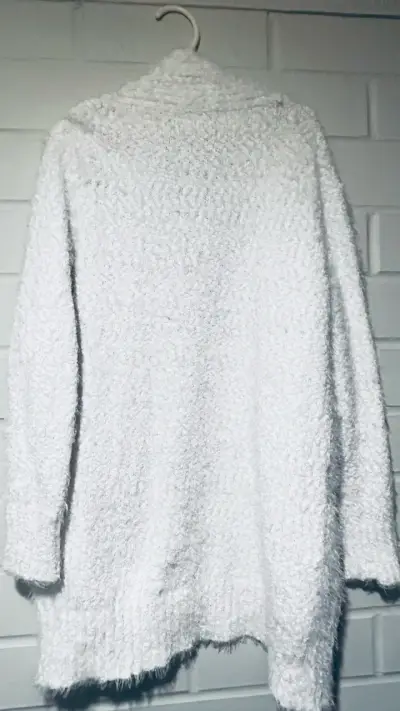 Cárdigan blanco de lana suave para mujer - miniatura 2