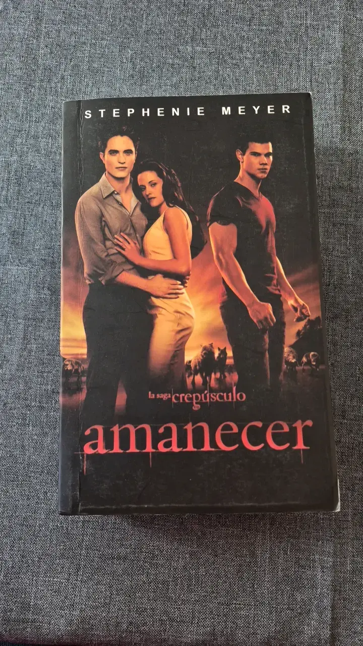 Libro Amanecer de la saga Crepúsculo - 1