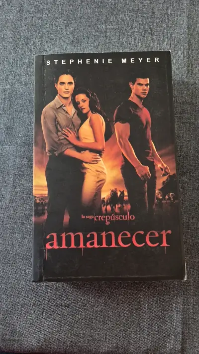 Libro Amanecer de la saga Crepúsculo - miniatura 1
