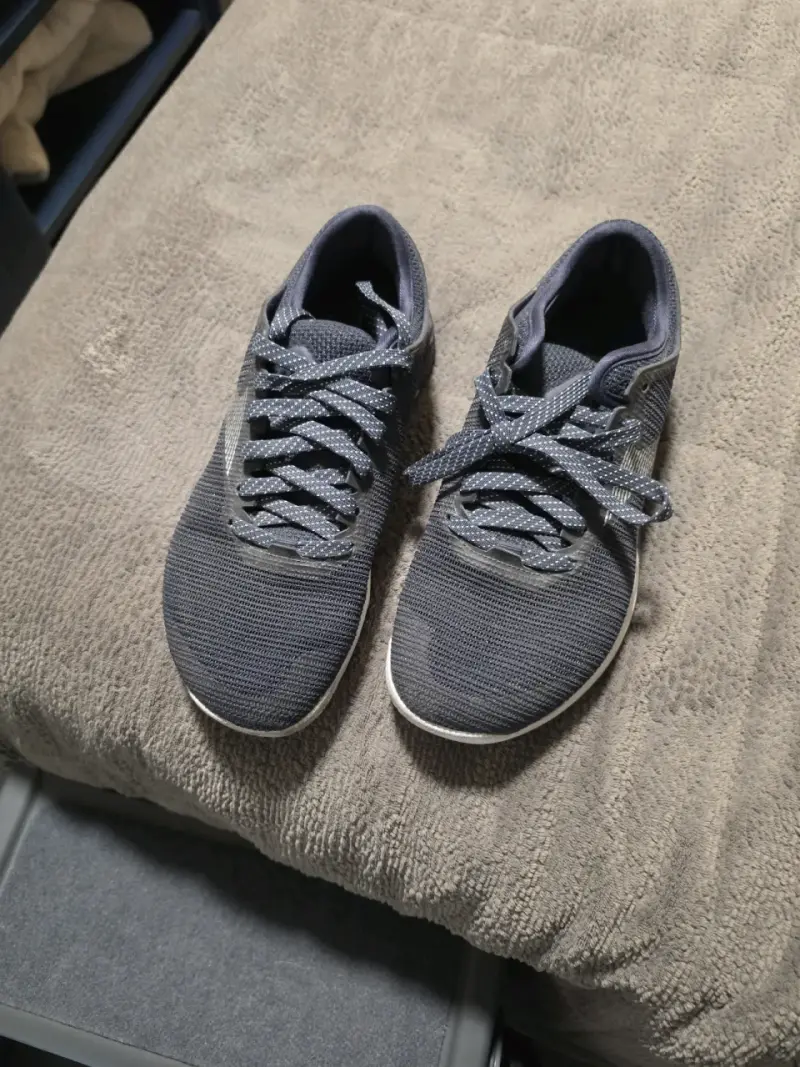 Zapatillas deportivas negras para hombre en buen estado - 3