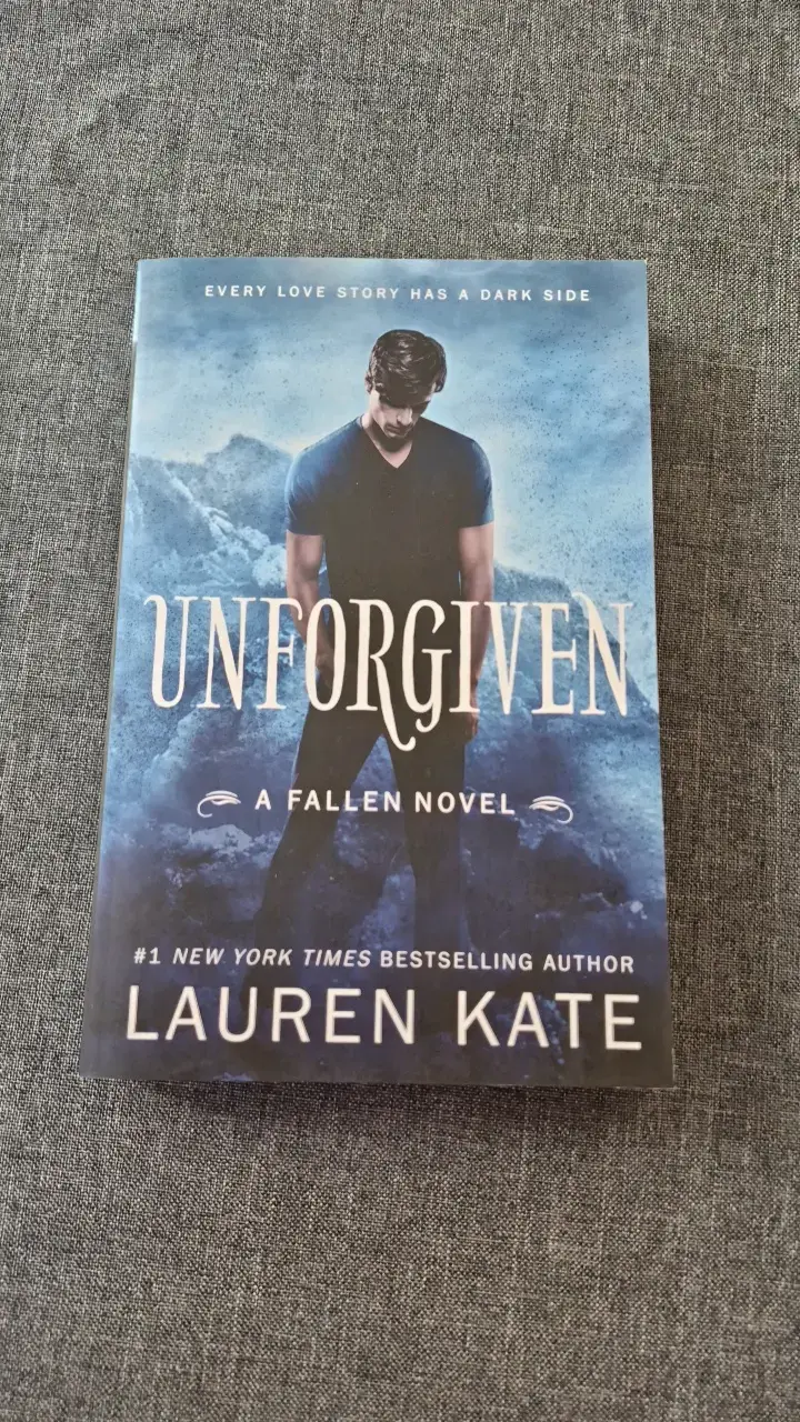 Libro Unforgiven de Lauren Kate en buen estado - 1