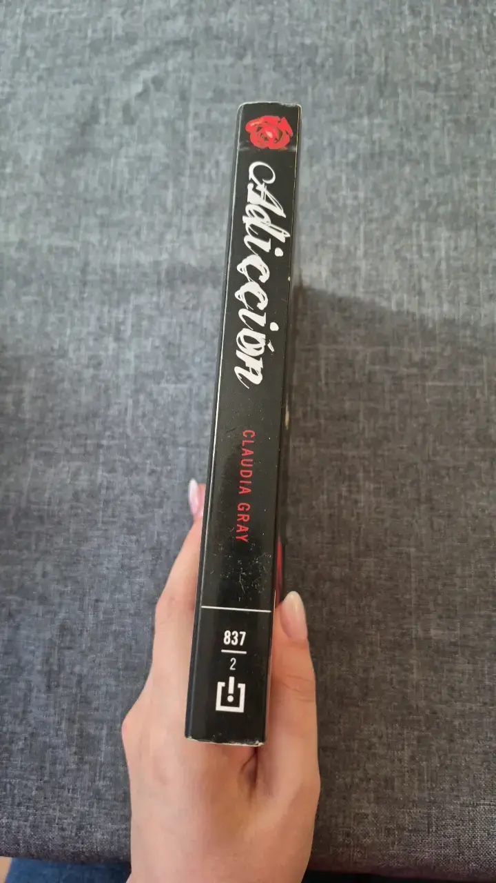 Libro Adicción de Claudia Gray en buen estado - 3