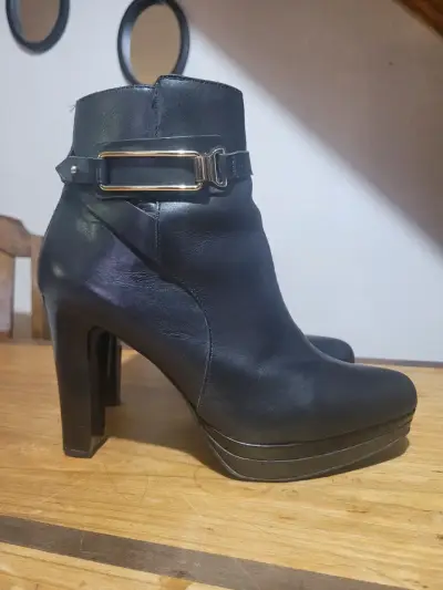 Botines de cuero negro con tacón alto - miniatura 1