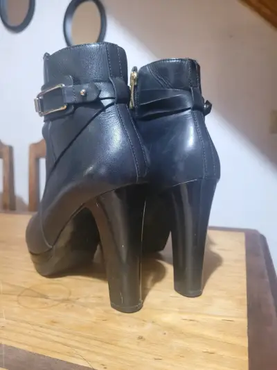 Botines de cuero negro con tacón alto - miniatura 3