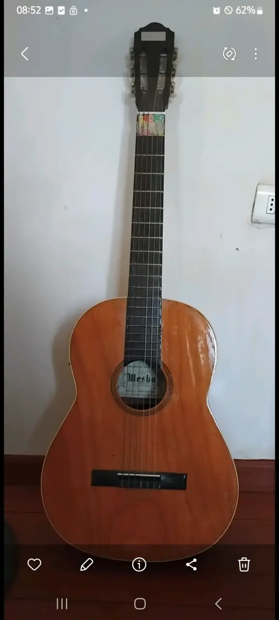 Guitarra clásica de madera Mesko - 2