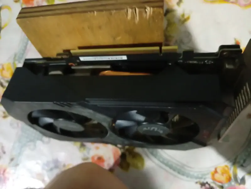 Tarjeta gráfica GTX 1650 Dual Fan en buen estado - 3